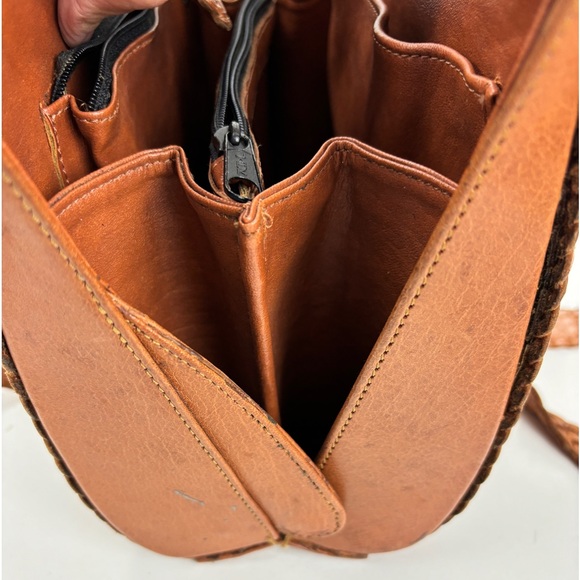 Crossbody purse basket weave pattern brown shoulder strap-10x9x4 - Picture 7 of 10